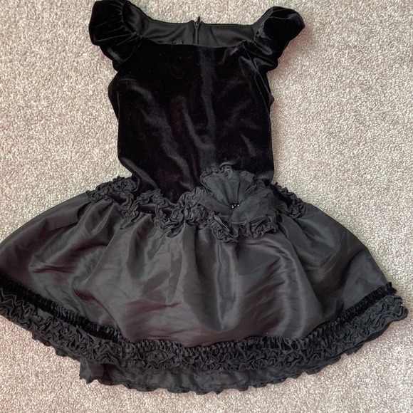 Toddler Black Velvet Holiday Dresses 2T - Picture 5 of 7